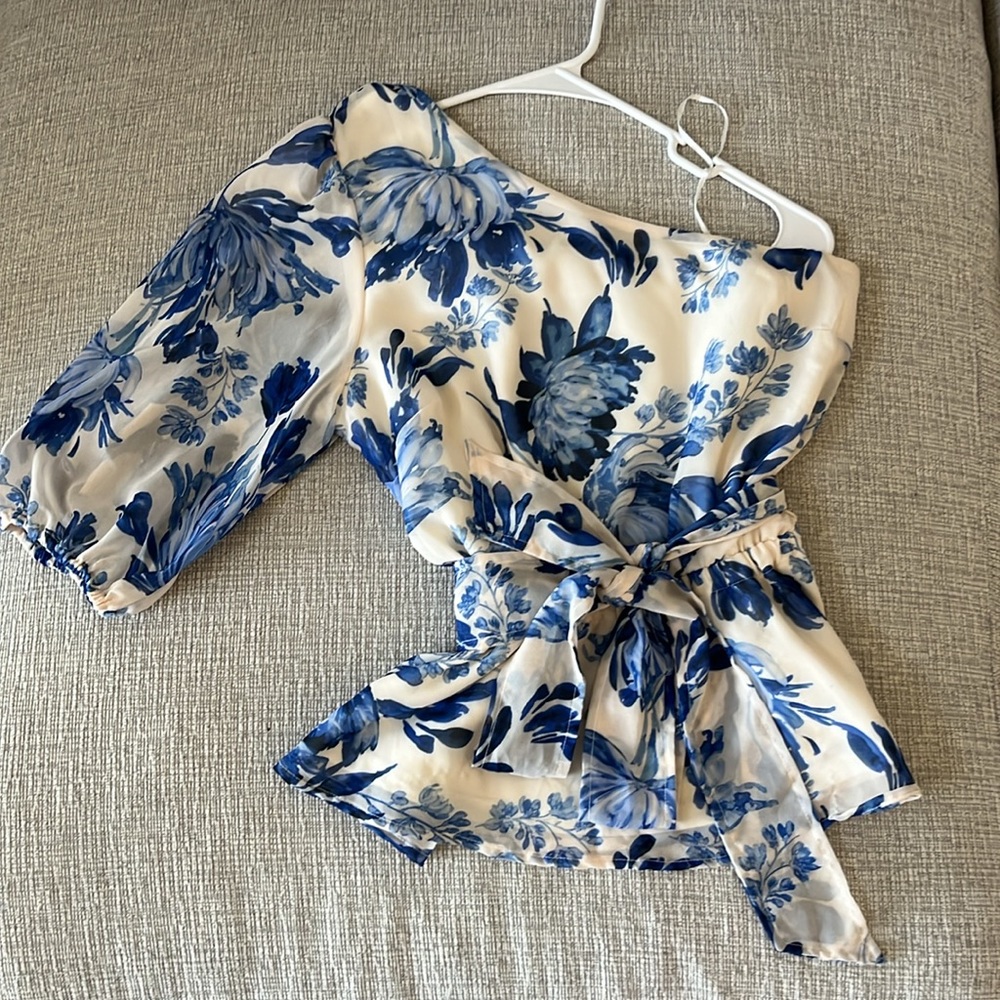 Lulu’s One shoulder top